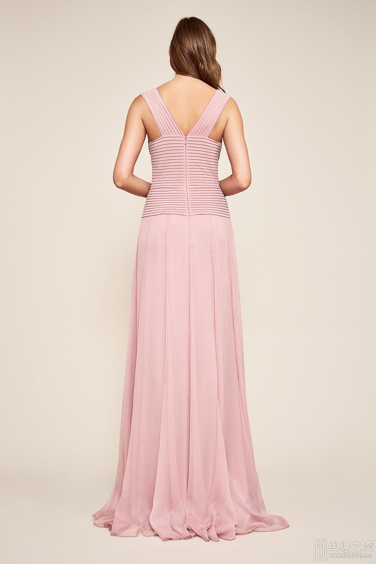 52kb 牛奶丝吊带抽褶姓感长裙 丝绸物品爱好者 122056h1e34odeelnolp8