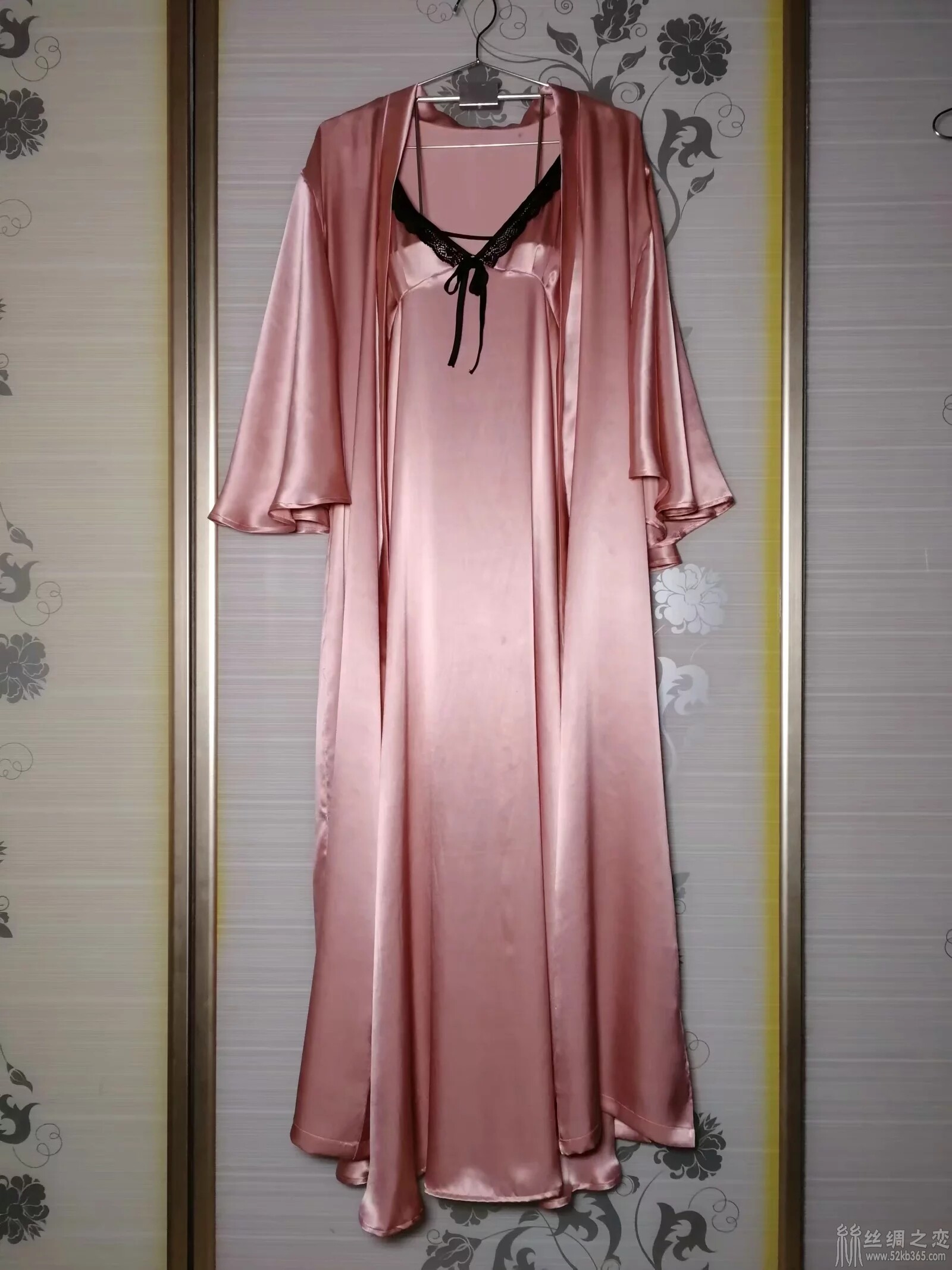 丝绸睡袍吊带套装